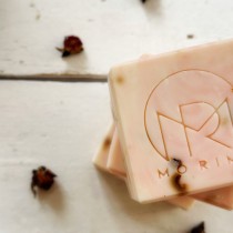 玫瑰伊人保濕皂(Rosa Essential Oil Soap)